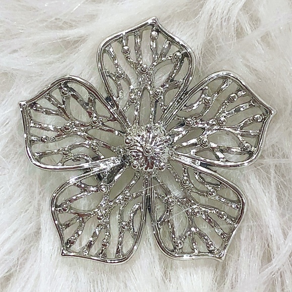 Vintage Poinsettia Flower Welded Metal Brooch - Picture 8 of 10